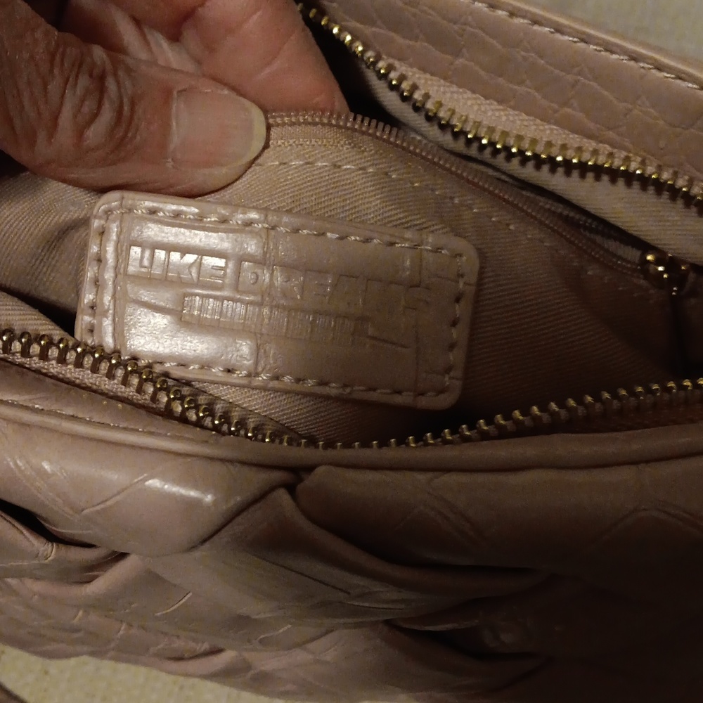 Like Dreams light pink crossbody. - Picture 10 of 14